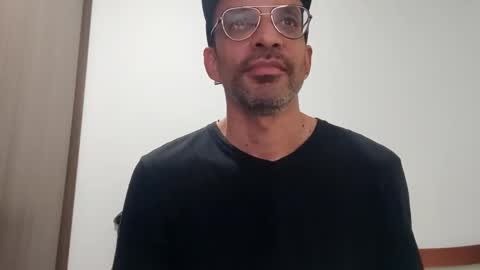 Snapshot of don__chi chatting on 02.14.25 don__chi online show from 02.14.25