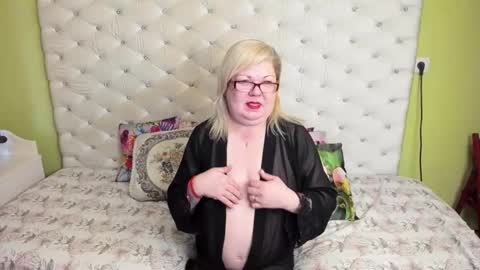 Snapshot of donnagriffin chatting on 02.22.25 DonnaGriffin online show from 02.22.25