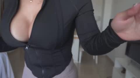 Donatella online show from 10.21.25