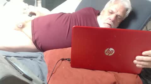 Snapshot of doouugcumming chatting on 04.01.26 cummingdoouug online show from 04.01.26