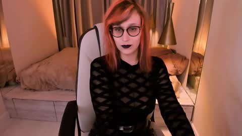 Snapshot of dora_marcelli chatting on 12.20.24 Your Dora Follow me 3 online show from 12.20.24