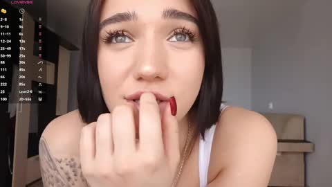 Jacqueline online show from 04.04.26