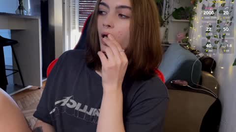 Snapshot of dorfmatratze_ chatting on 01.08.25 Alice online show from 01.08.25