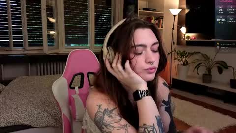 Snapshot of dorfmatratze_ chatting on 06.08.26 Alice online show from 06.08.26
