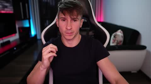 Dorian Reyes online show from 10.06.25