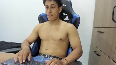 Snapshot of dorman_boy chatting on 11.04.25 dorman_boy online show from 11.04.25