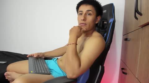 Snapshot of dorman_boy chatting on 11.13.25 dorman_boy online show from 11.13.25