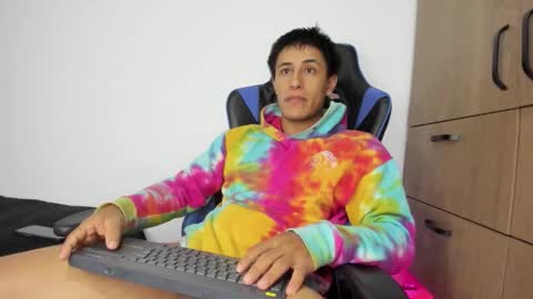 Snapshot of dorman_boy chatting on 11.23.25 dorman_boy online show from 11.23.25