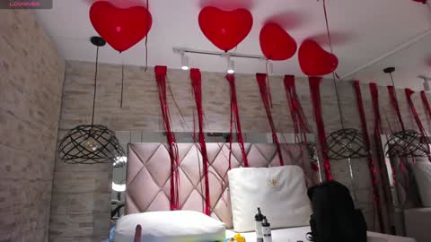  DOROTHY online show from 02.08.25