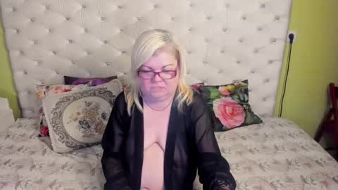 Snapshot of dorramay chatting on 11.04.25 Dorra online show from 11.04.25