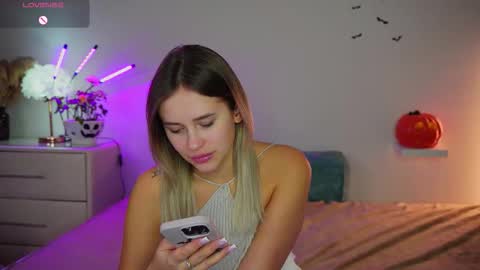 Snapshot of dorretangel chatting on 10.31.25 Amy online show from 10.31.25