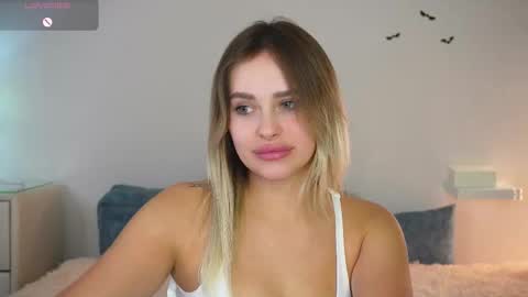 Snapshot of dorretangel chatting on 11.23.25 Amy online show from 11.23.25