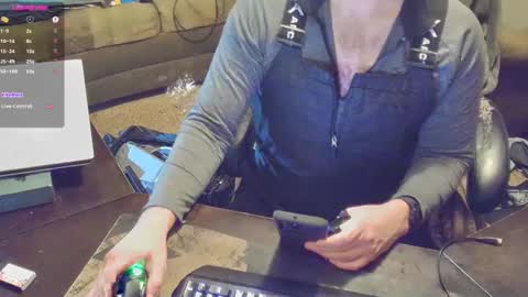 DotYourEyezez  online show from 02.16.25