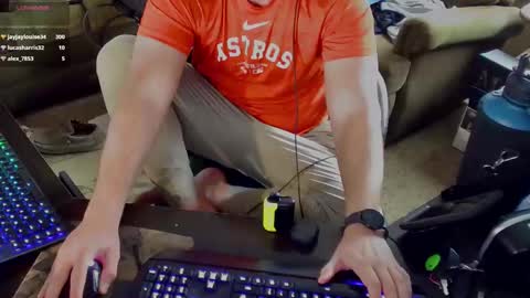 DotYourEyezez  online show from 03.12.25