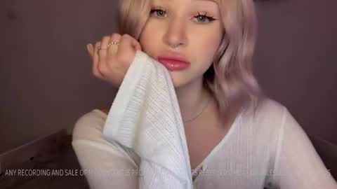 Snapshot of doublesees chatting on 01.13.25 MOLLYYYY dont forget to give me a thumb up online show from 01.13.25