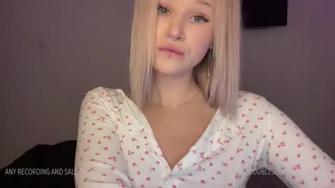 Snapshot of doublesees chatting on 01.19.25 MOLLYYYY dont forget to give me a thumb up online show from 01.19.25