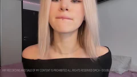 Snapshot of doublesees chatting on 01.23.25 MOLLYYYY dont forget to give me a thumb up online show from 01.23.25