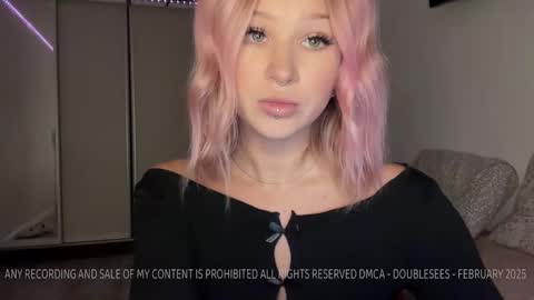 Snapshot of doublesees chatting on 02.28.25 MOLLYYYY dont forget to give me a thumb up online show from 02.28.25