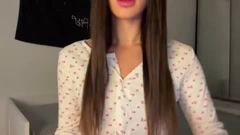 Snapshot of doublesees chatting on 09.23.25 MOLLYYYY dont forget to give me a thumb up online show from 09.23.25