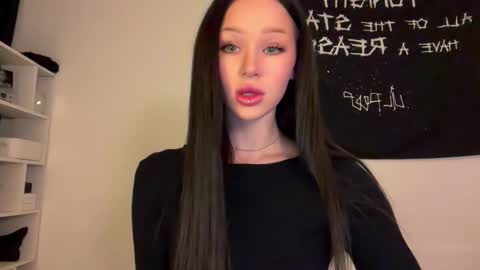 Snapshot of doublesees chatting on 10.21.25 MOLLYYYY dont forget to give me a thumb up online show from 10.21.25