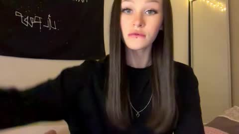 Snapshot of doublesees chatting on 10.31.25 MOLLYYYY dont forget to give me a thumb up online show from 10.31.25