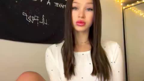 Snapshot of doublesees chatting on 11.01.25 MOLLYYYY dont forget to give me a thumb up online show from 11.01.25