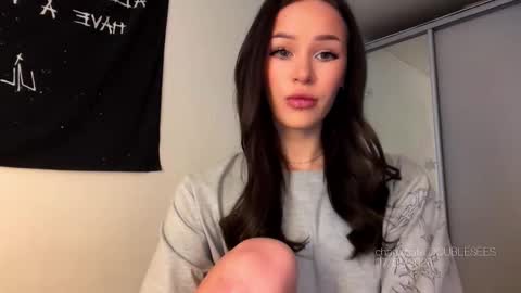 MOLLYYYY dont forget to give me a thumb up online show from 01.08.26