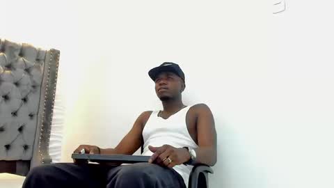 Snapshot of douglas_099 chatting on 09.20.25 DOUGLAS online show from 09.20.25