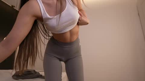 Snapshot of dovia chatting on 02.17.25 . . online show from 02.17.25