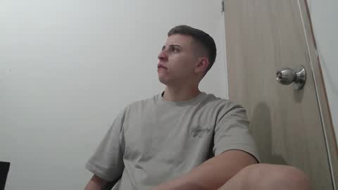 Snapshot of draco_boy2000 chatting on 10.29.25 draco_boy2000 online show from 10.29.25