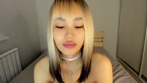 Snapshot of dragon_princesss chatting on 12.28.24 Airi online show from 12.28.24