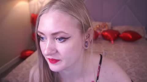 Snapshot of dramaquenn chatting on 02.11.26 Lina online show from 02.11.26