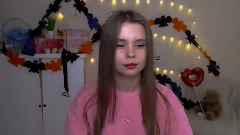 Snapshot of dream_mari chatting on 10.31.25 Mari online show from 10.31.25