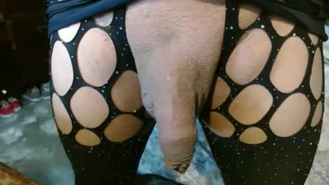 Snapshot of dream_real chatting on 10.27.25 dreamreal online show from 10.27.25