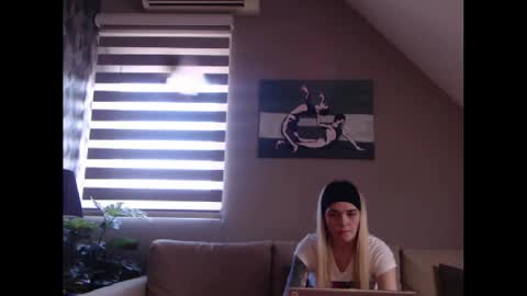 A girl online show from 02.19.25