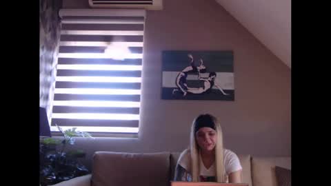 A girl online show from 02.19.25