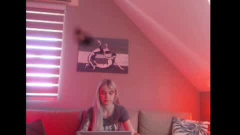 A girl online show from 09.22.25