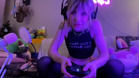 Snapshot of dreamdivyne chatting on 02.14.26 dreamdivyne online show from 02.14.26