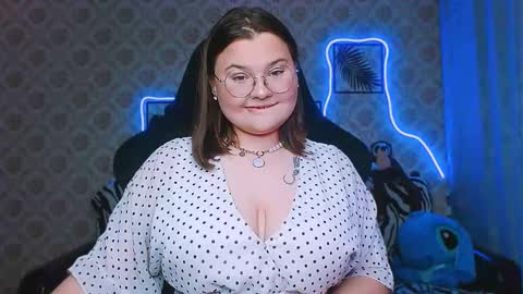 Snapshot of dreamforyoue2 chatting on 09.22.25 dreamforyoue2 online show from 09.22.25