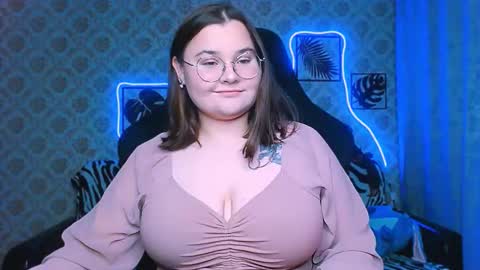 Snapshot of dreamforyoue2 chatting on 10.14.25 dreamforyoue2 online show from 10.14.25