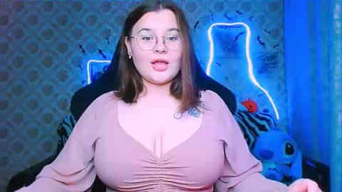 Snapshot of dreamforyoue2 chatting on 10.28.25 dreamforyoue2 online show from 10.28.25