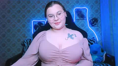 Snapshot of dreamforyoue2 chatting on 11.04.25 dreamforyoue2 online show from 11.04.25