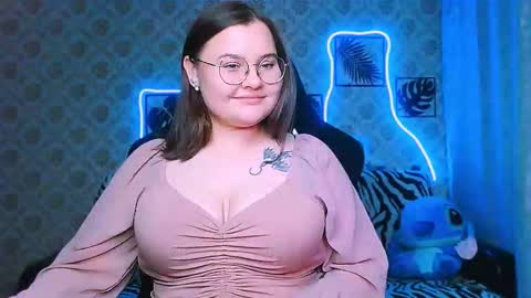 Snapshot of dreamforyoue2 chatting on 11.06.25 dreamforyoue2 online show from 11.06.25