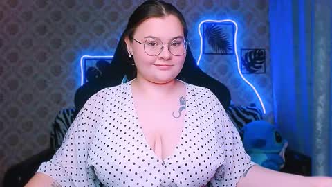 Snapshot of dreamforyoue2 chatting on 11.08.25 dreamforyoue2 online show from 11.08.25