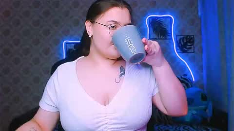 Snapshot of dreamforyoue2 chatting on 11.19.25 dreamforyoue2 online show from 11.19.25