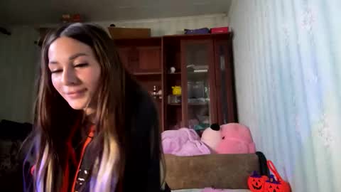 Snapshot of dreamkaren_ chatting on 10.30.25 Karina online show from 10.30.25
