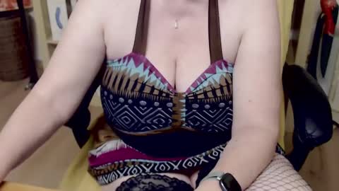 Snapshot of dreammilfi chatting on 12.18.24 dreammilfi online show from 12.18.24