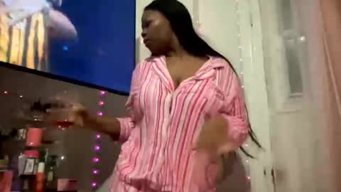 Snapshot of dreamtiffyxxx chatting on 03.01.26 dreamtiffyxxx online show from 03.01.26