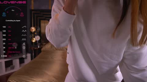 Snapshot of dreamylinaaa chatting on 01.08.25 Lina online show from 01.08.25