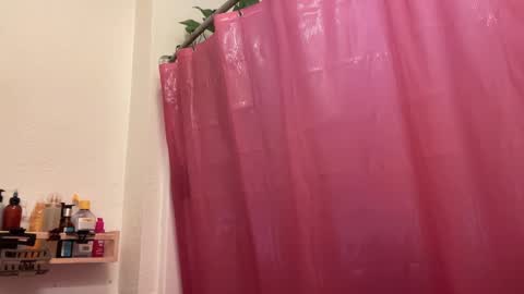 Snapshot of dreamyriri chatting on 02.12.25 RIRI OR DREAMY online show from 02.12.25